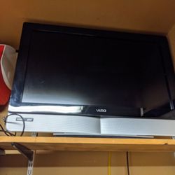 32 Inch Vizio TV With Remote