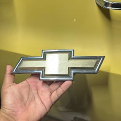 83-87 C10 Emblem