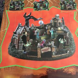 Halloween Lemax Spooky Town Graveyard Party Lights Music & Animated Brand New In Hand