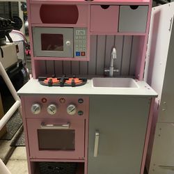 Pretend Play Kitchen 