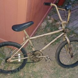 Boy's Camouflage BMX bike 