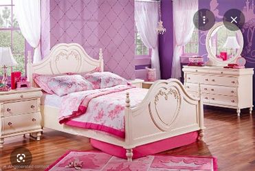 Bedroom set from rooms to go for girls