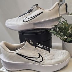 FV5590-100 Nike Interact Run Easy On Road Running Shoes (Men's)
Size 12.5
Excellent condition 
No stains or rips 
No box 
Pls see all pictures for det