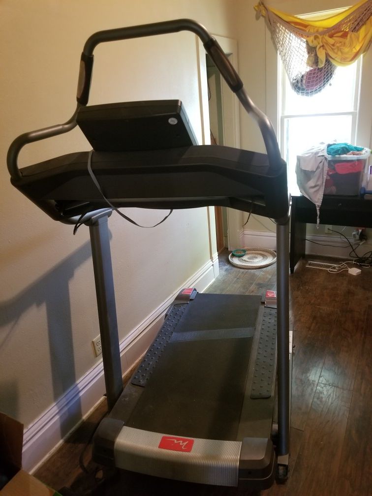 Heavy duty treadmill with incline for Sale in Spokane, WA OfferUp