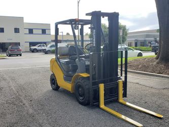 2011 Komatsu forklift 5000lb capacity 3 stage sideshift pneumatic tires