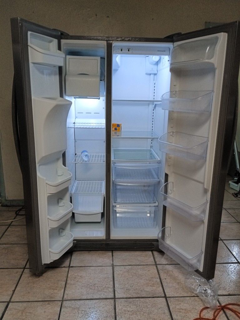 Refrigerador Stailes Steel Frigidaire The Two Doors 36x68 The Used $300