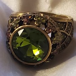 Heidi Daus Beautiful Ring /Green Stone - 8