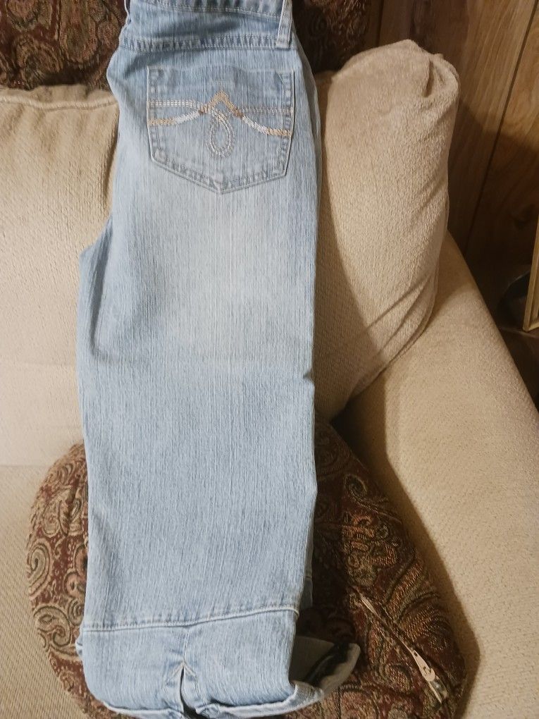 Women's Capris Size 4