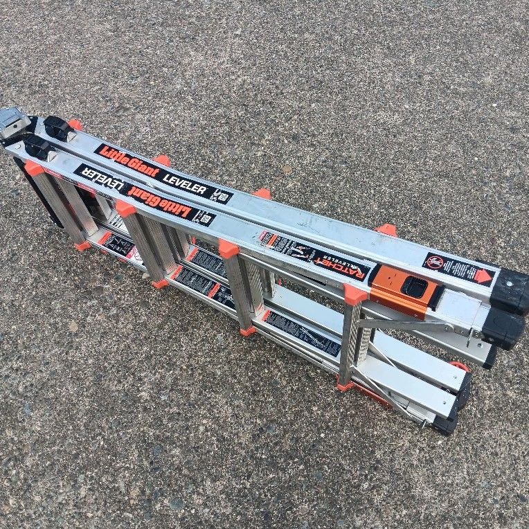 Little Giant 17foot Leveler 2.0 Folding Ladder Excellent Condition with Tool Try& Tool Hangers. For Pick Up Fremont. No Low Ball/Trades Please