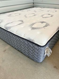 Queen size mattress 🔆🩵