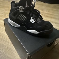 Jordan 4 Retro 