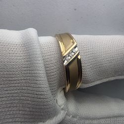 Brand New and Gorgeous 10K Solid Gold Men's Wedding band with Diamond Accents Size 10