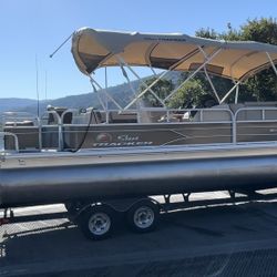 Triple Pontoon Fishing / Party Boat 