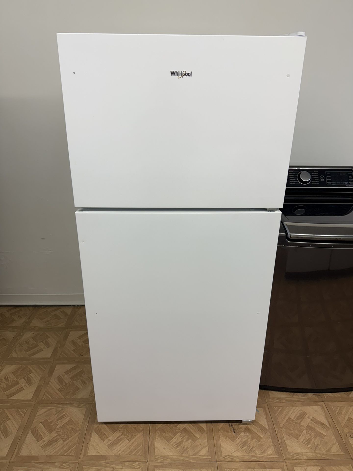 LIKE NEW WHIRLPOOL TOP/BOTTOM REFRIGERATOR.