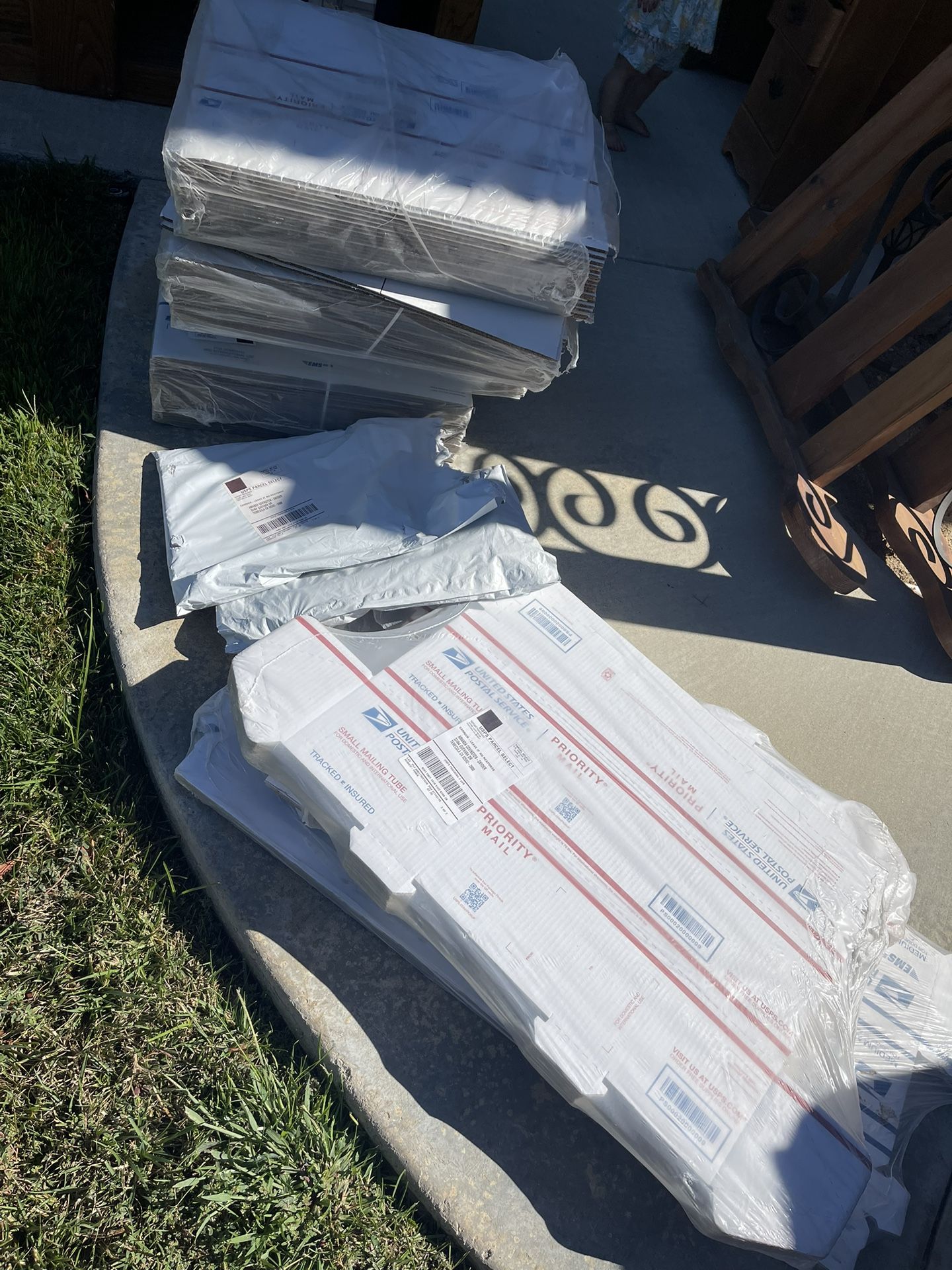 Tons Of Free USPS SHIPPING BOXES