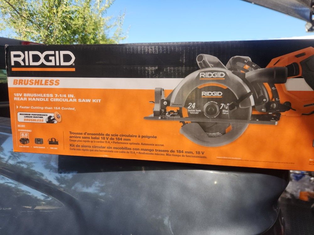 Cordless 7-1/4 in. Rear Handle Circular Saw Kit with 8.0 Ah MAX Output Battery, 18V Charger and Bag
by
RIDGID