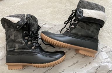 Boots -NEW - Women’s size 9