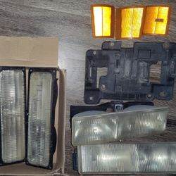 OEM 1998 GMC Headlight And Running Light Housing w/Mount Brackets (Includes turn signal Covers As Well)