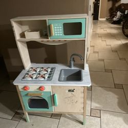 Play Kitchen 