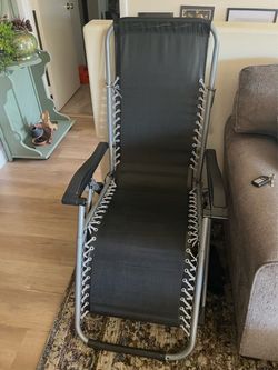 Gravity chair w/recliner like new