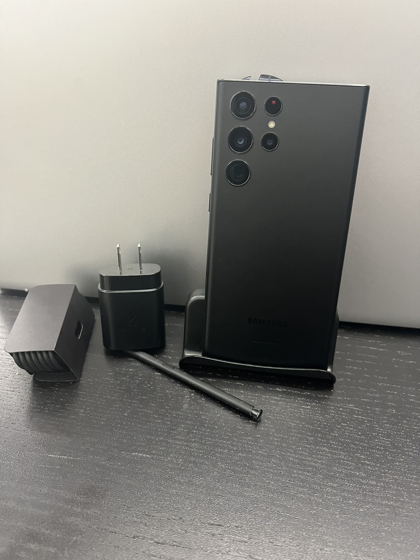 Samsung Galaxy S22 Ultra 256GB Unlocked Excellent Condition (Price Is Firm)