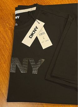 DKNY CREWNECK TEE NEW WITH TAG