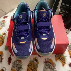 Adidas D.O.N. Issue 3 Size 9