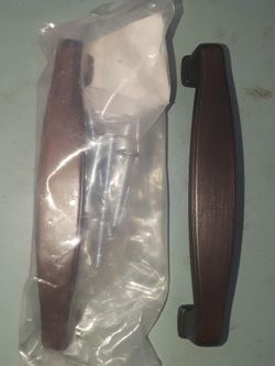cabinet handle 4" inches each 0.50 cents each/ agarraderas para gabinetes de cocina de 4" pulgadas 0.50 centavos cada uno