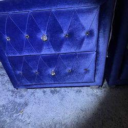 Beautiful king size complete bedroom blue velvet set read ad carefully - $2,400 (Fresno)