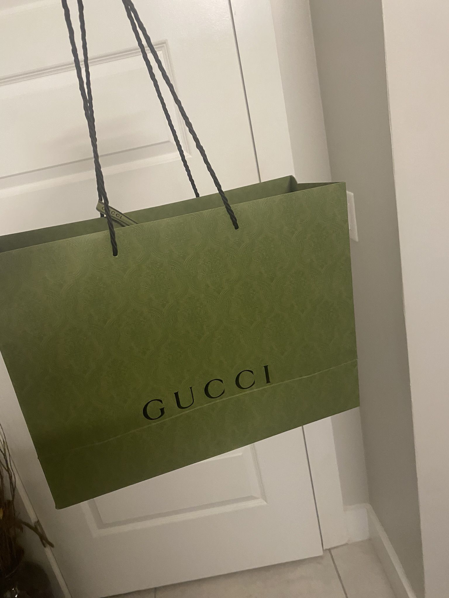Oversized Gucci Dust Bag for Sale in Biscayne Park, FL - OfferUp
