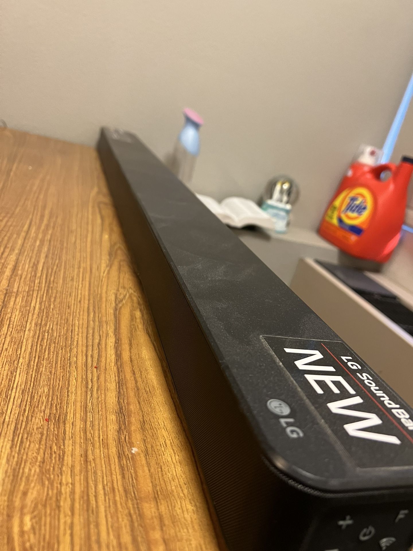 LG SL7Y soundbar with LG SPK8 Rear Speakers