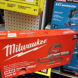 MILWAUKEE M12 CORDLESS GREASE GUN  ( TOOL ONLY  )