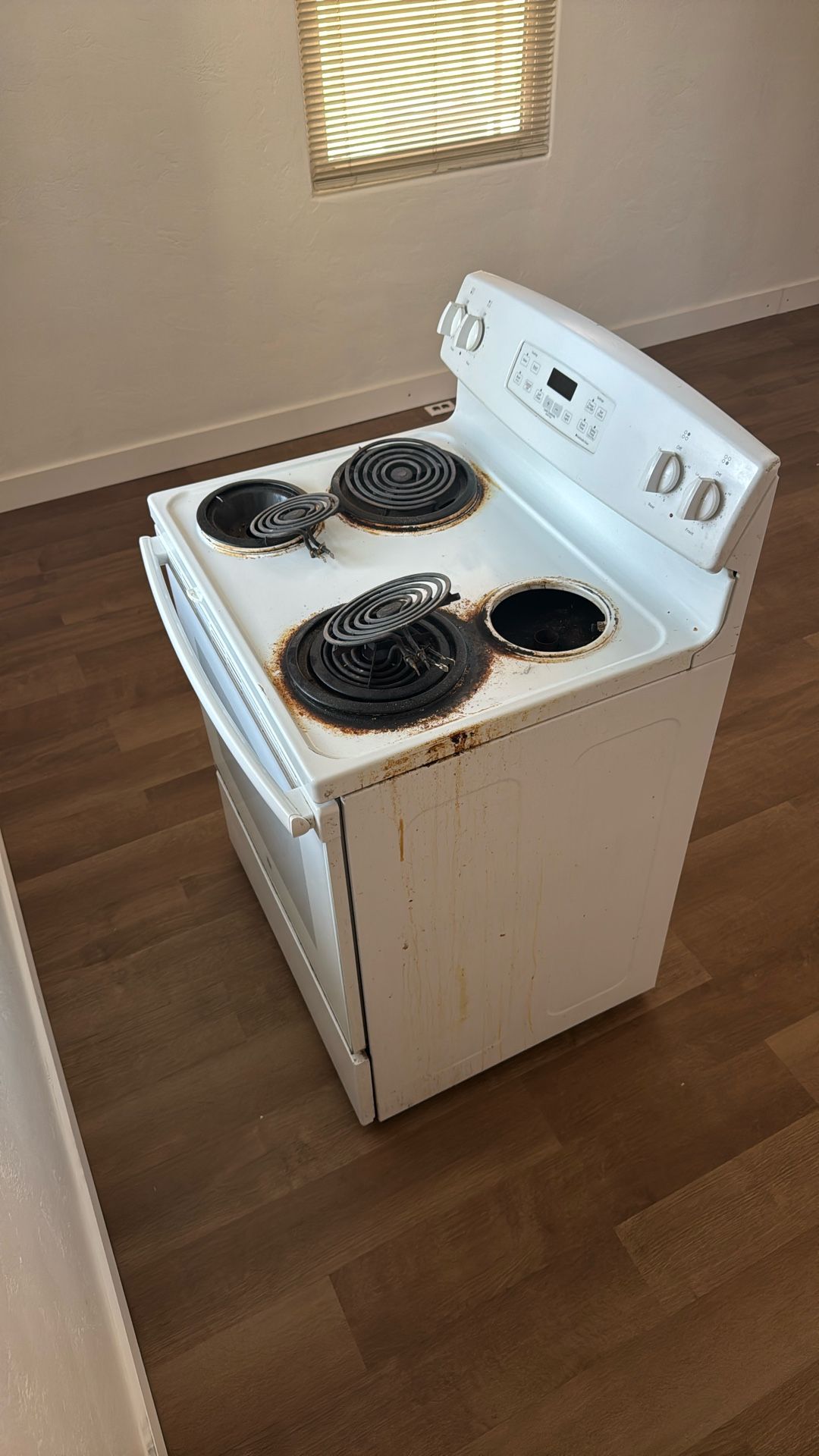 GE Electric Stove