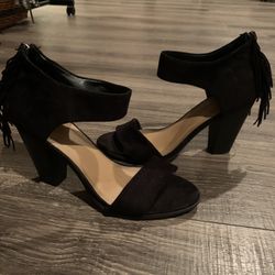 Black heels size 8