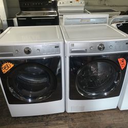 White Frontloader Kenmore Washer And Dryer Set