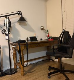 Black office chair