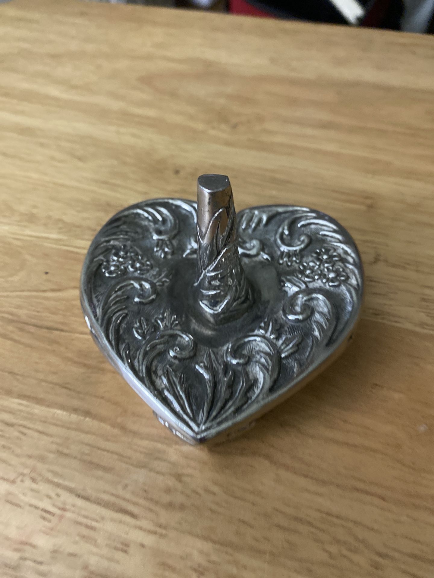 Godinger Silver 1992 Heart Shaped Floral Ring Holder