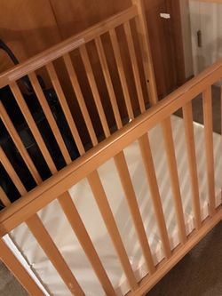 FREE  Crib With Large Drawer
