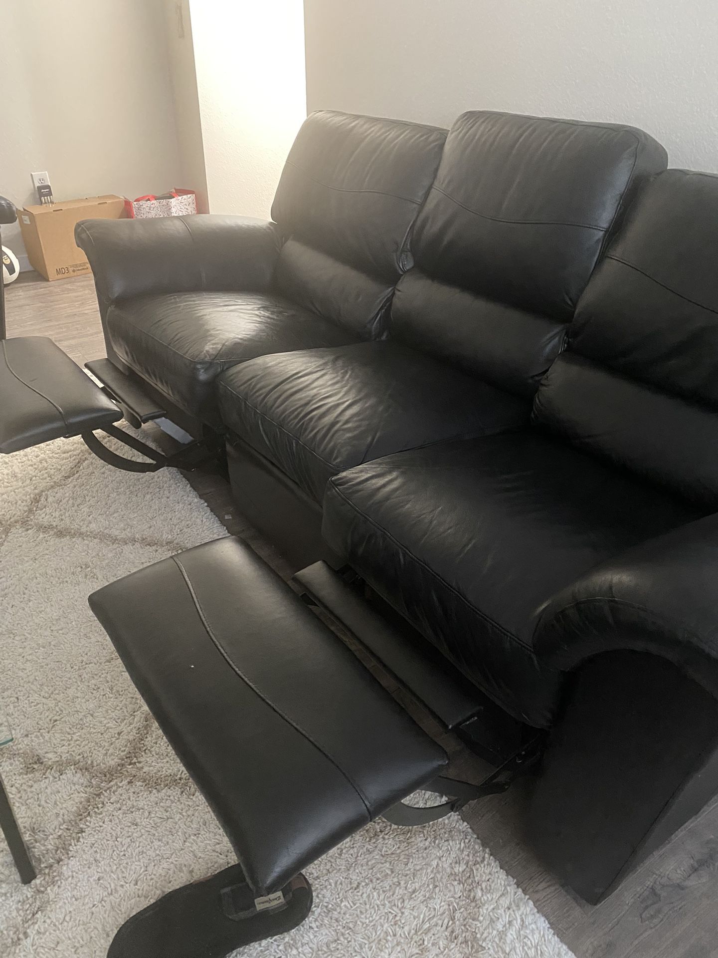 Lazy Boy Black Leather Recliner Couches for Sale in Seattle, WA OfferUp