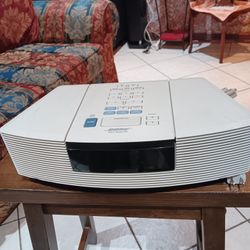 BOSE  WAVE RADIO /CD. MODEL AWRC-1P.  SUENA DURUSIMO. VERY GOOD CONDITION