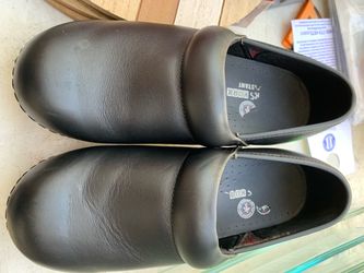Sketchers slip ons