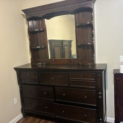 Very heavy real WOOD queen bedroom set
