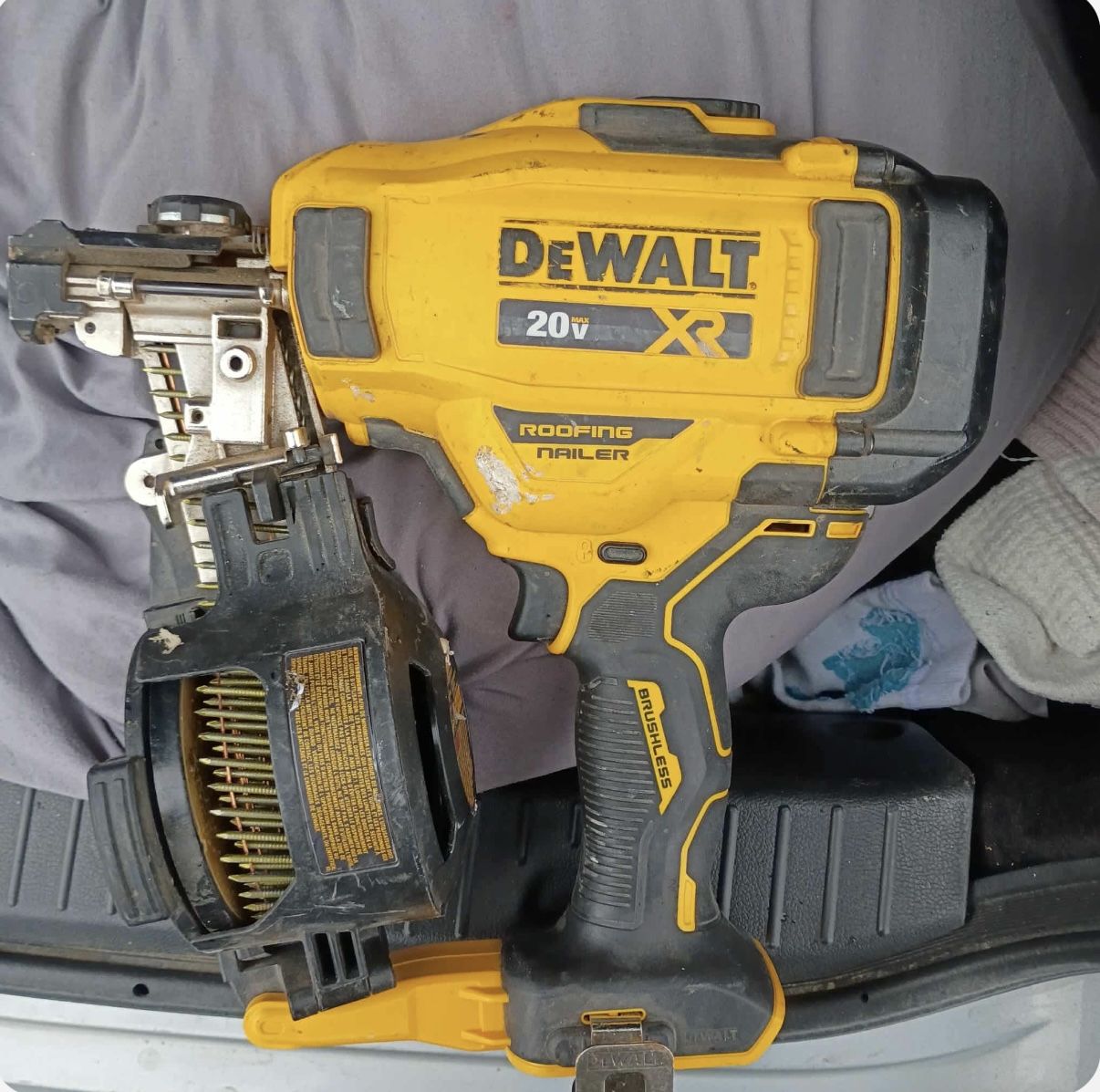 Dewalt Brad Roofing Nail Gun With Nails