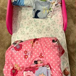 Toddler Bed With 2 Sets Of Sheets