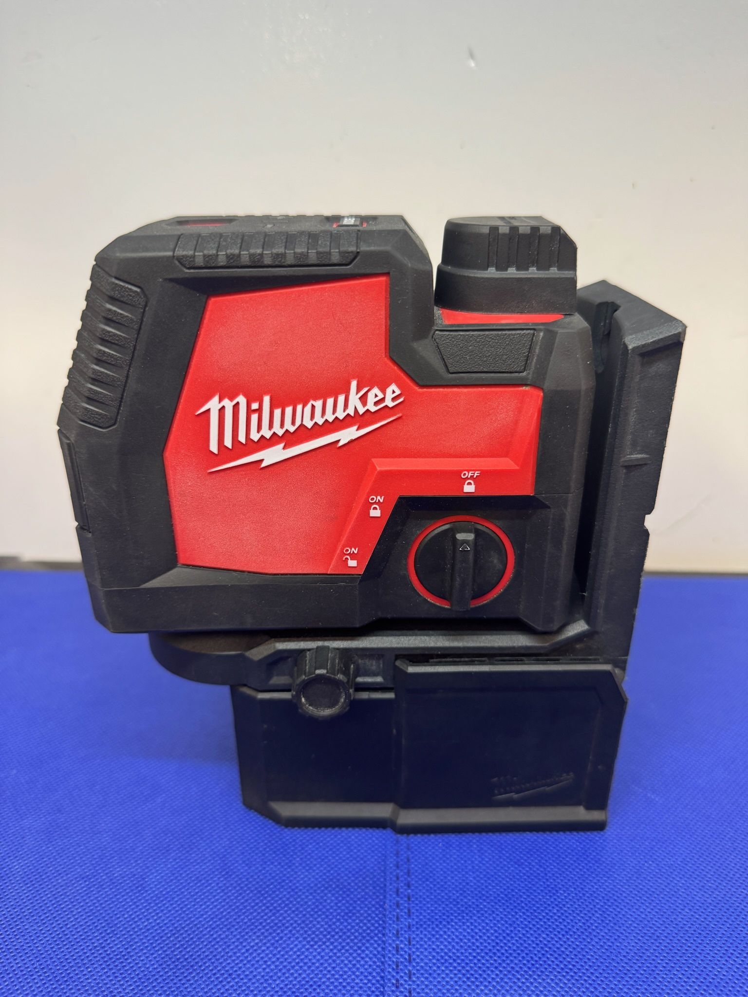 Milwaukee 3522-20 Green 100 ft. Cross Line and Plumb Points Laser Level with REDLITHIUM USB Battery