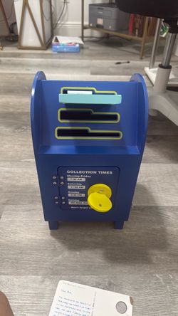Wooden Mailbox (Melissa and Doug)