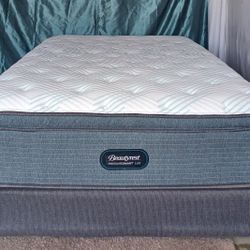 Queen Bed  Cama Matrimonial 