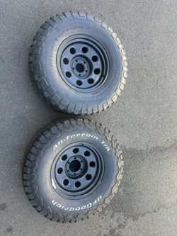 (2) 35/12.5/R17 Tires On Wheels