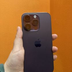 Factory Unlocked IPhone 13 Pro 256 gb comes with store warranty 