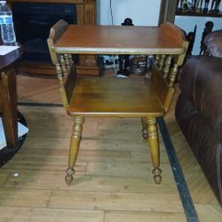 Pre 1959 Eathan Allen Colonial Furniture By Baymritter  Maple End Table 